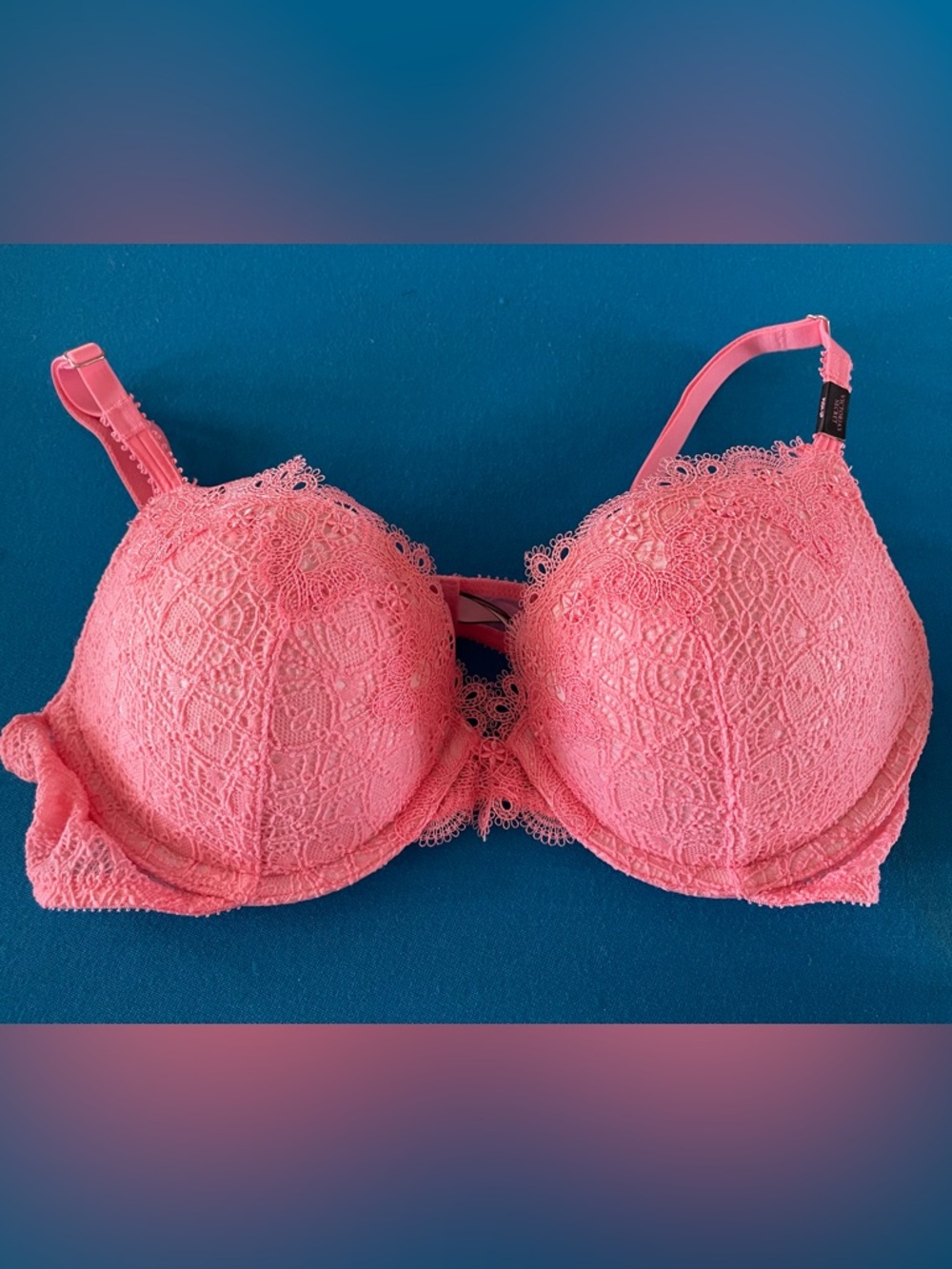 NWT Victoria’s Secret lightly padded bra 34B